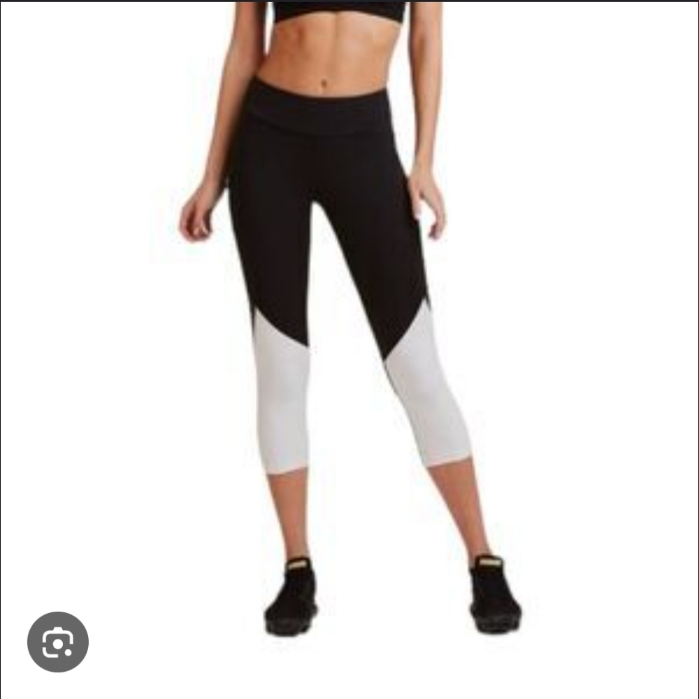 Athletic Works Black and White Capri Leggings